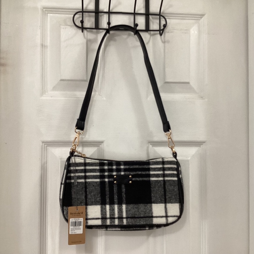 New BearPaw Shoulder Purse Black White